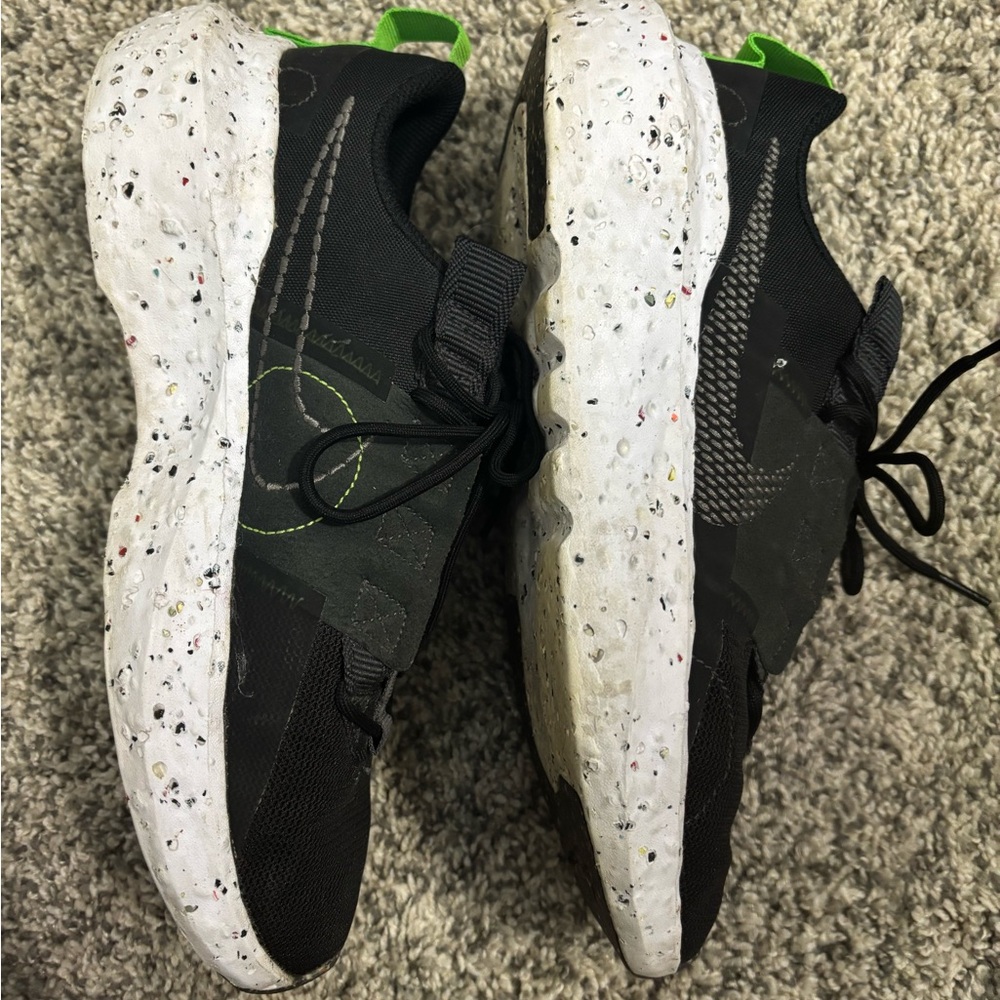 Nike Men’s Black Athletic Sneakers with Neon Green Accents - Picture 4 of 6